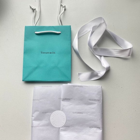 Tiffany bag with tissue and ribbon - Picture 1 of 2